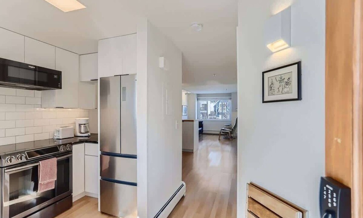 Panorama Heights Apartment | Pearl St 1BR | Walkable, Remodeled, Covered Spot