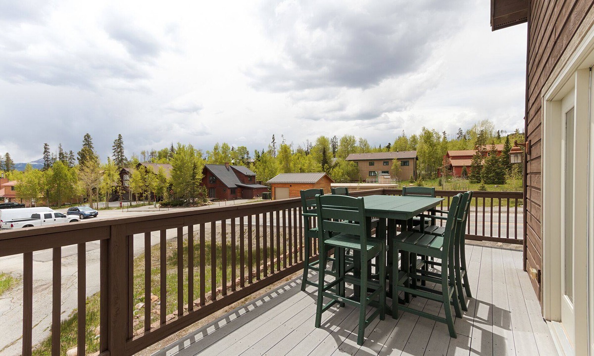 Wildernest House | Pet Friendly! Easy Access to Trails and Skiing, Private Indoor Hot Tub!