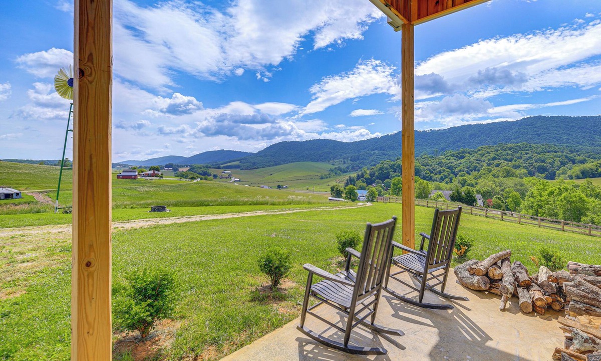 Sparta House | Pet-Friendly Home w/Stunning Views in Sparta!