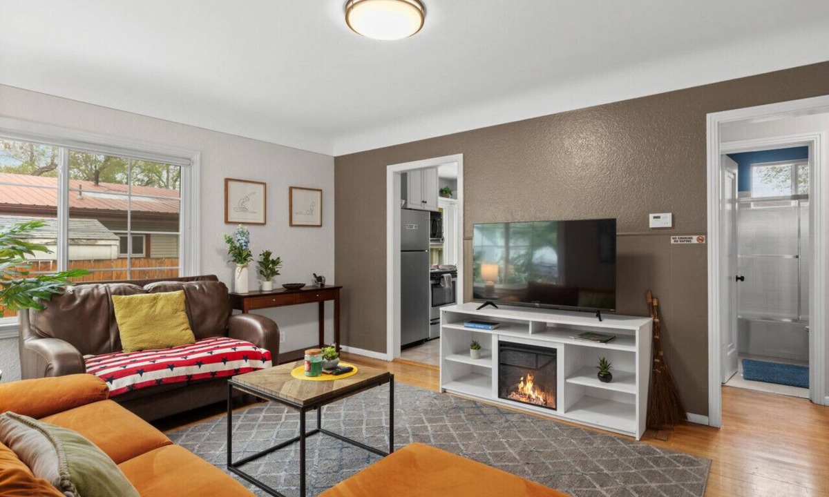 Central - Terry House | Pet Friendly, Private HOT TUB & Fenced Backyard