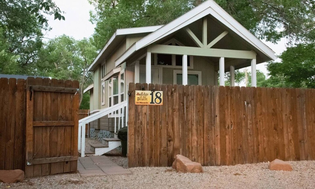 Moab House | Pet-Friendly Tiny Home Near Arches | Queen + Loft | Sleeps 6 | Sorrel River