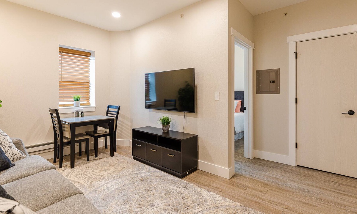 Great Falls Apartment | Pet Friendly Updated One Bedroom Apartment