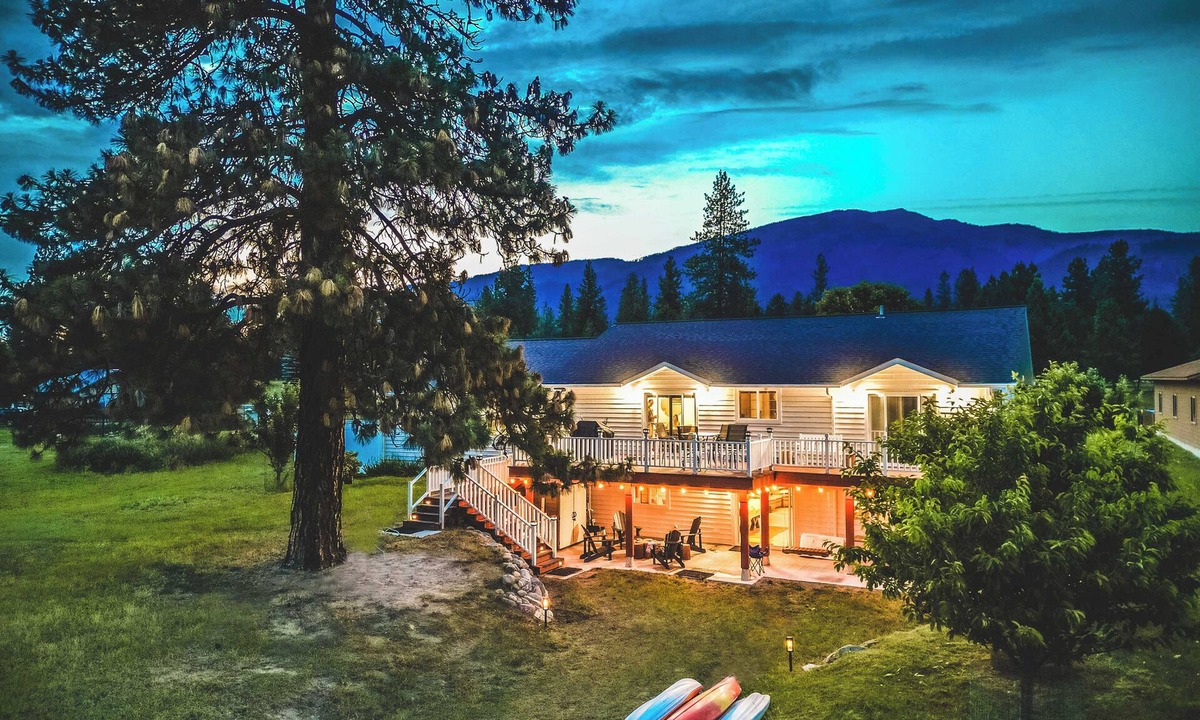 Thompson Falls House | Picturesque Riverfront Getaway with Striking Views