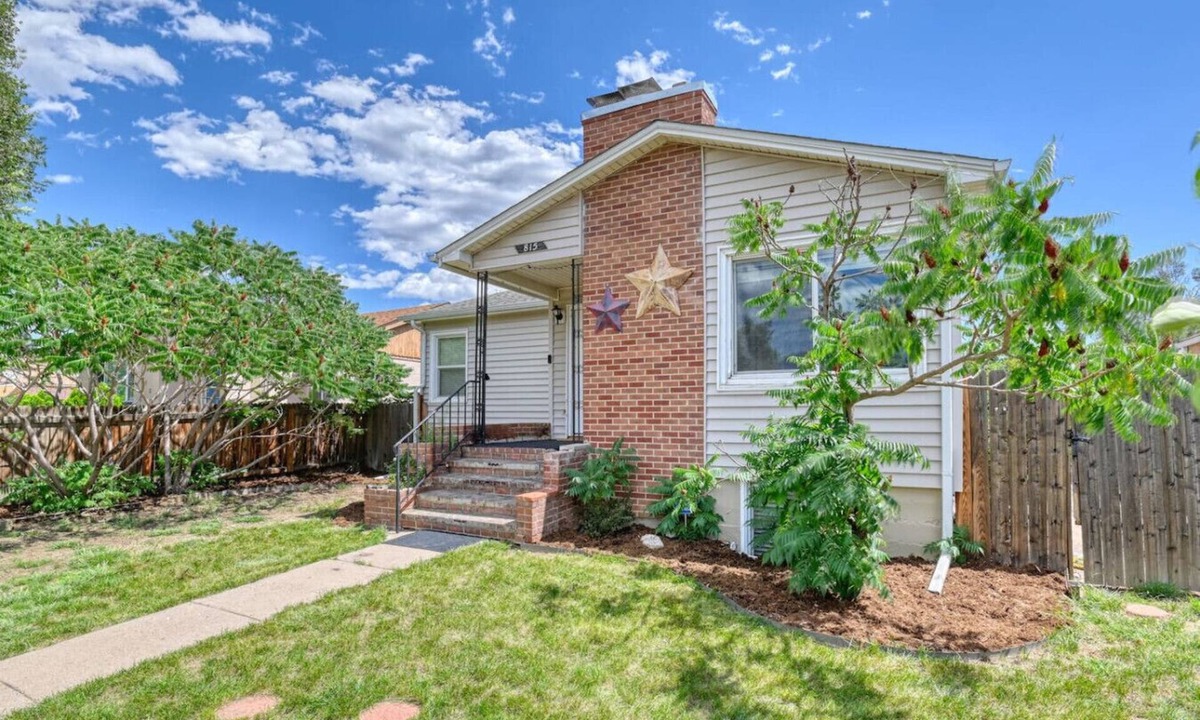 Central Colorado Springs House | Pikes Pk Panorama-View/2 Living Rms/Near Downtown