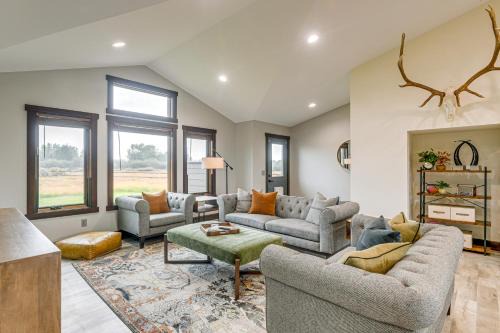 Pinedale House | Pinedale Getaway Near Hiking, Skiing & Lakes!