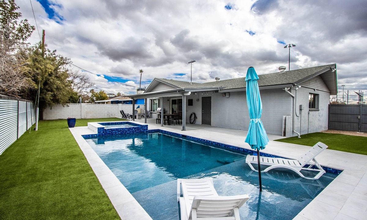 South Scottsdale House | Pool-HotTub-Wi-fi-3 miles From Old Town-AC-Firepit