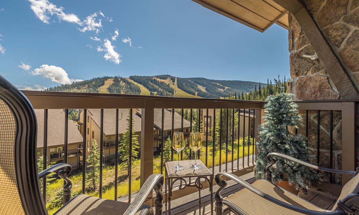 Big Sky House | Private hot tub, ski in/ski out and close to Big Sky Resort