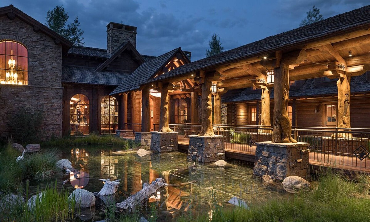 Moose Wilson Road Villa | Private, luxury four-bedroom main house and two-bedroom guest house.