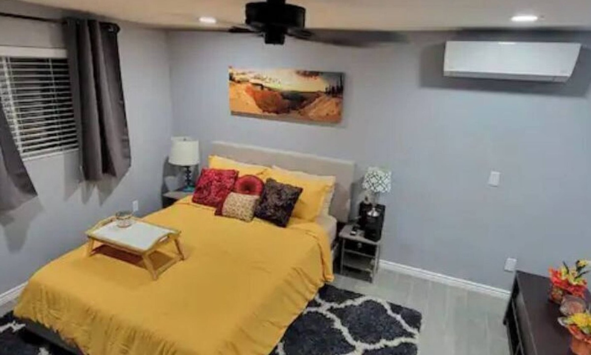 Country Gables House | Private Master Suite with private entrance- IN-ROOM MASSAGE AVAILABLE!