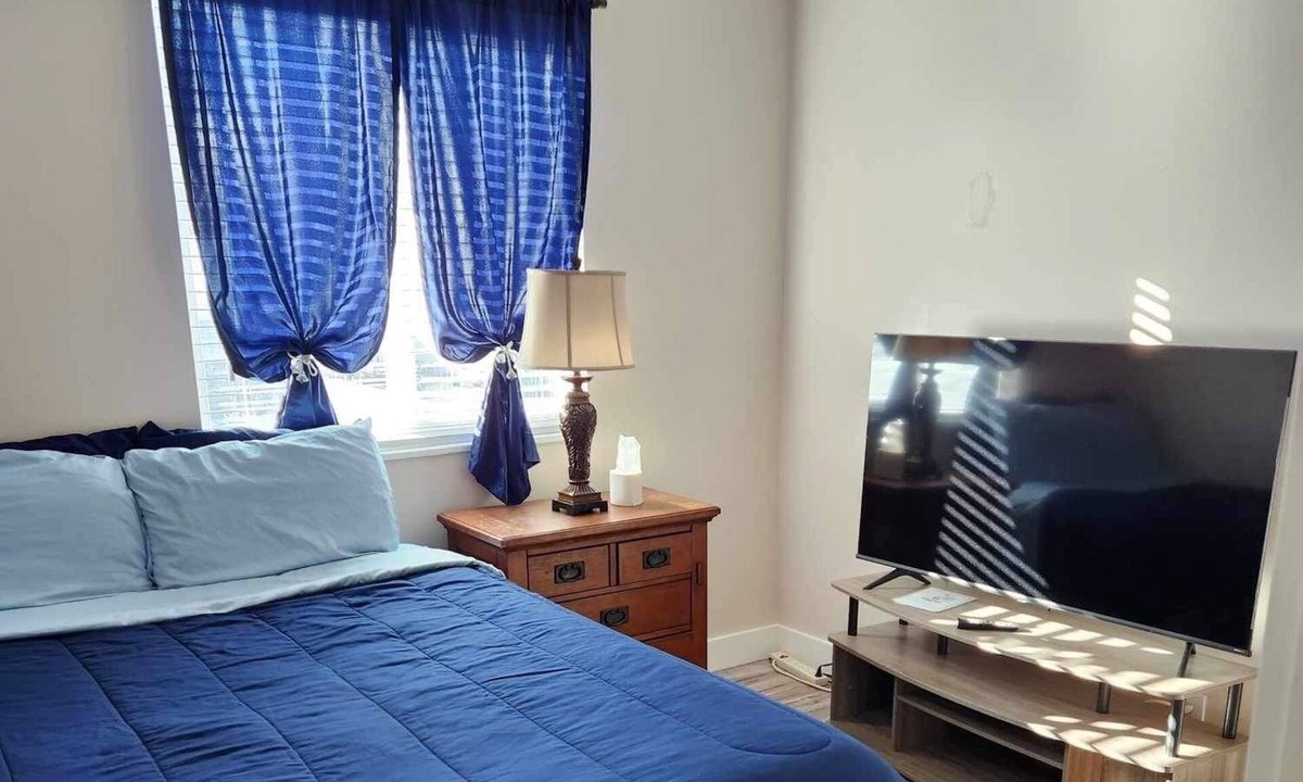 West Jordan House | Private room with a shared bathroom in an upscale neighborhood of west jordan!
