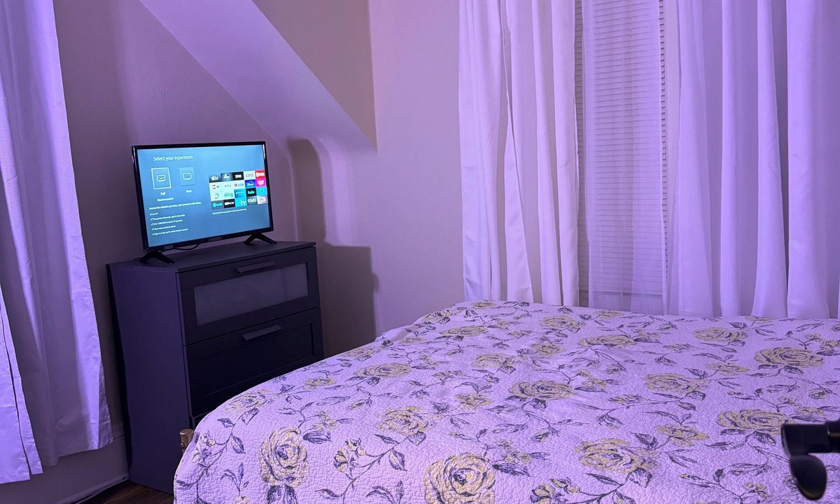 Minneapolis House | Private rooms available at a 4 bedrooms private home. Shared amenities.