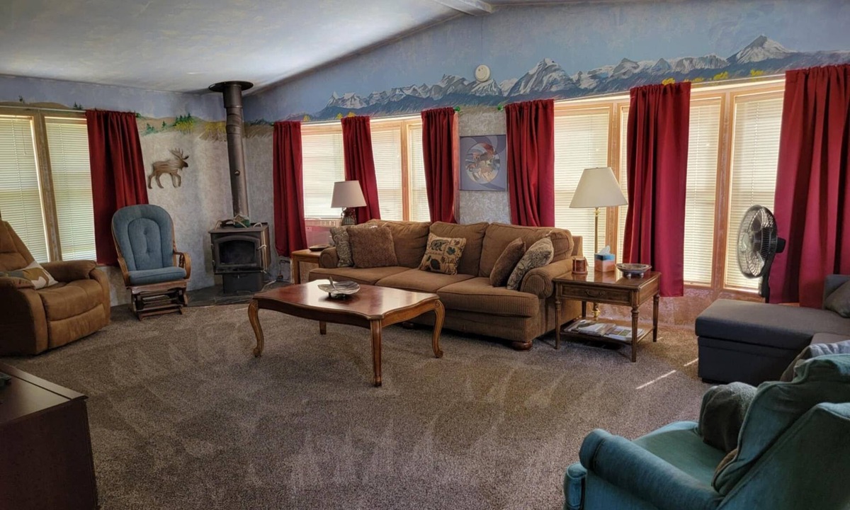East Glacier Park House | Quiet Countryside.but just a few minutes from town!