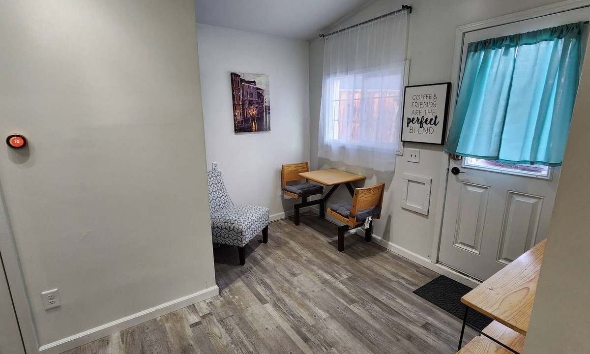 Butte House | Quiet Cozy Tiny House Near Everything