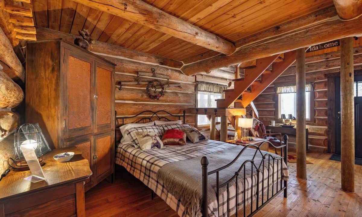 Bonners Ferry Cabin | Quiet Log Cabin Gazebo Near River and Trails