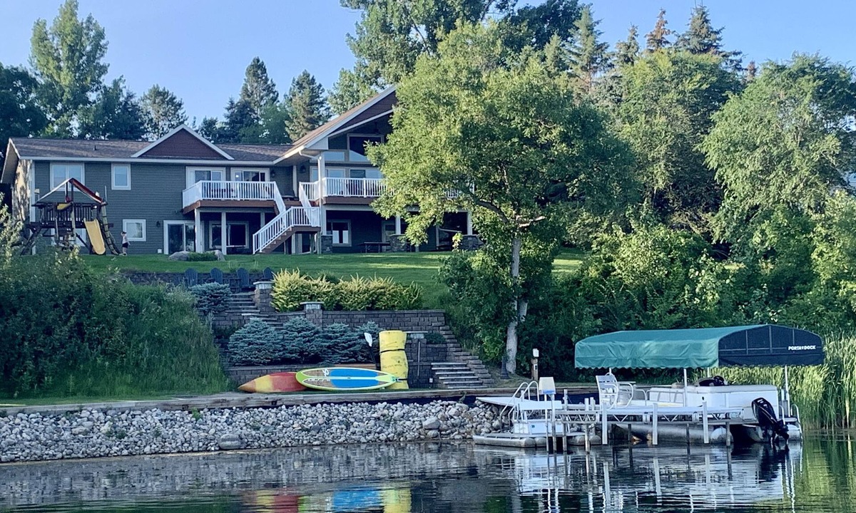 Alexandria House | Quiet Luxury Lakefront Retreat w/Pontoon and dock Included - Alexandria, MN