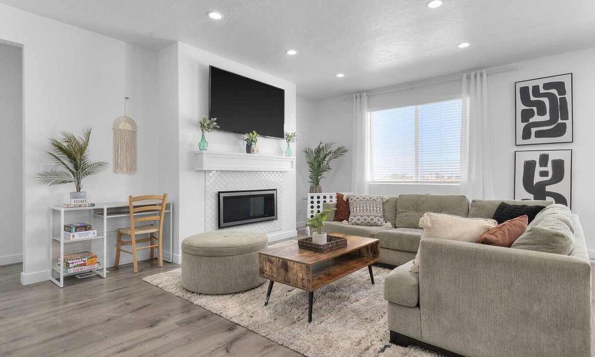 Lake Point House | Quiet Mountain View Retreat Brand-New Home