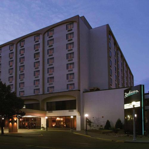 Bismarck Hotel | Radisson Hotel Bismarck