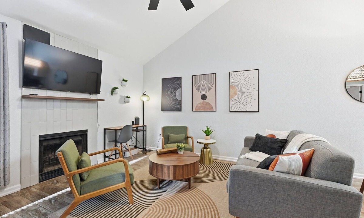 Mesa Grande House | Relax and Restore-Mesa/Tempe Townhome-Prime Location-King Bed-Walk to Sloan Park