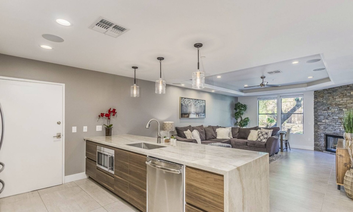 North Scottsdale Condo | REMODELED UPSCALE 3BD 2BA CONDO IN N. SCOTTSDALE GRAYHAWK - 90 Day Minimum