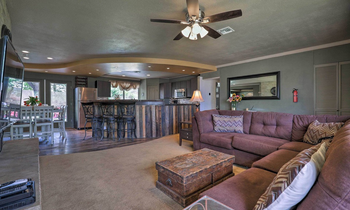 Page House | Renovated Open Floor Plan; Walk 2 Downtown & Shops