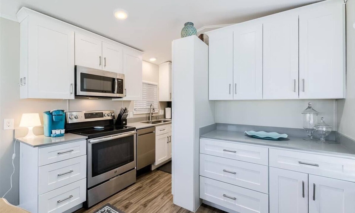 Fountain of the Sun House | Resort Living in this fully remodeled park home in Carriage Manor