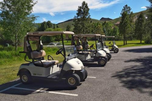 Elkhorn Village House | Ridge Condo - Luxury Condo with Resort Amenities
