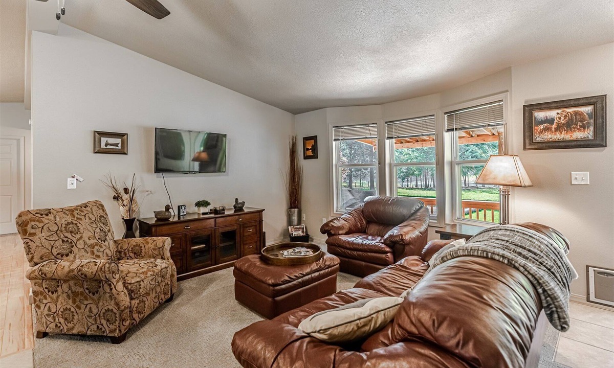 Riverbend House | ⭐️ Riverbend Retreat ⭐️ Riverfront⭐️Relax by the fire