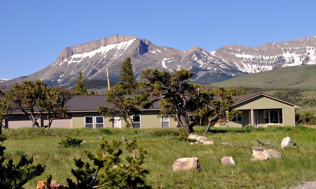 Choteau House | Rocky Mountain Front Retreat - comfortable adventure - Harmony in Paradise
