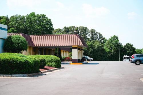 Monroe Hotel | Rodeway Inn Monroe