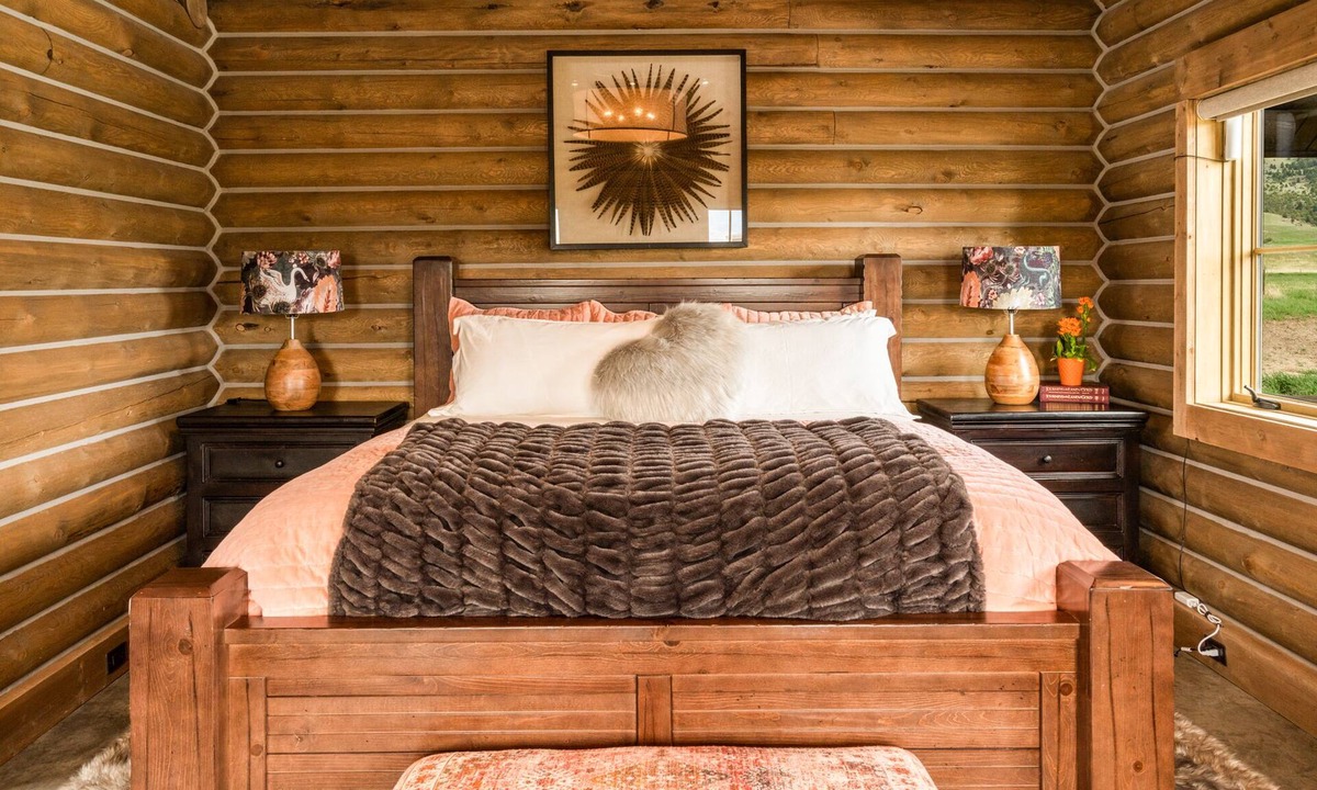 Livingston Cabin | Romantic Log Cabin in Paradise Valley, Montana