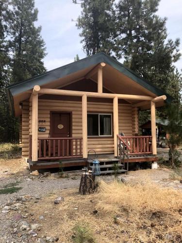 Superior House | Rustic Cabin Rental in the Tranquil Montana Wilderness near Missoula