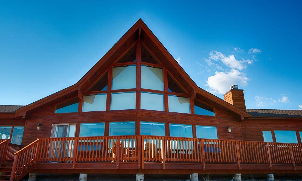 Twin Bridges House | Rustic, Elegant Mountain Residence Close To The Best Fly Fishing In Montana.