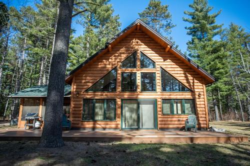 Babbitt House | Rustic Luxury - Bent Paddle - Parking - Fast Wi-Fi CB14