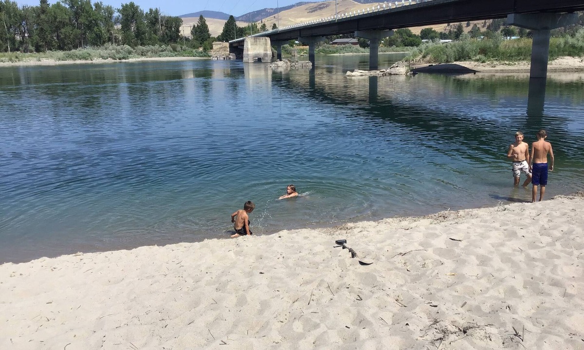 Plains RV Rental | RV hookup in small Montana town next to city park Address: 202 Oak