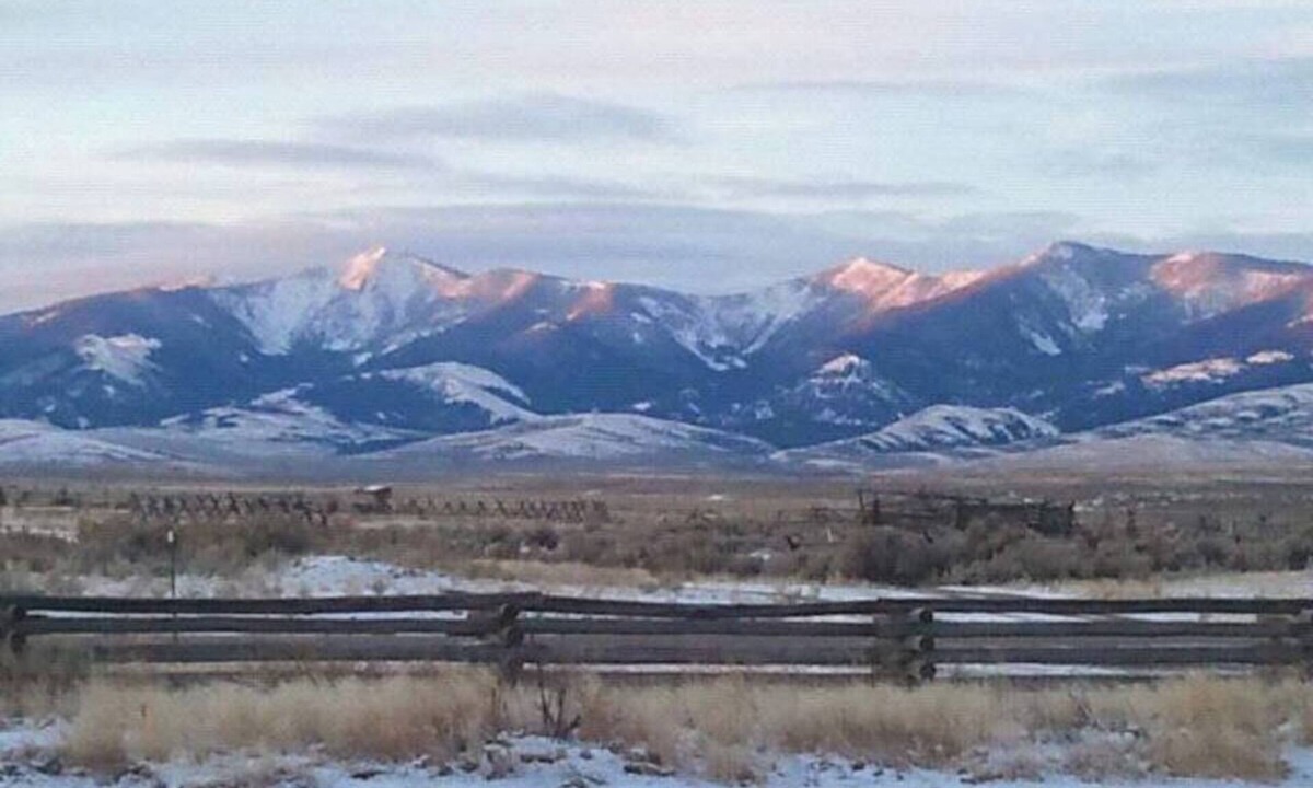Dillon Cabin | Sacajawea Room, 1 Queen Bed, Rustic Old Hunting Lodge, Horse Prairie Stage Stop