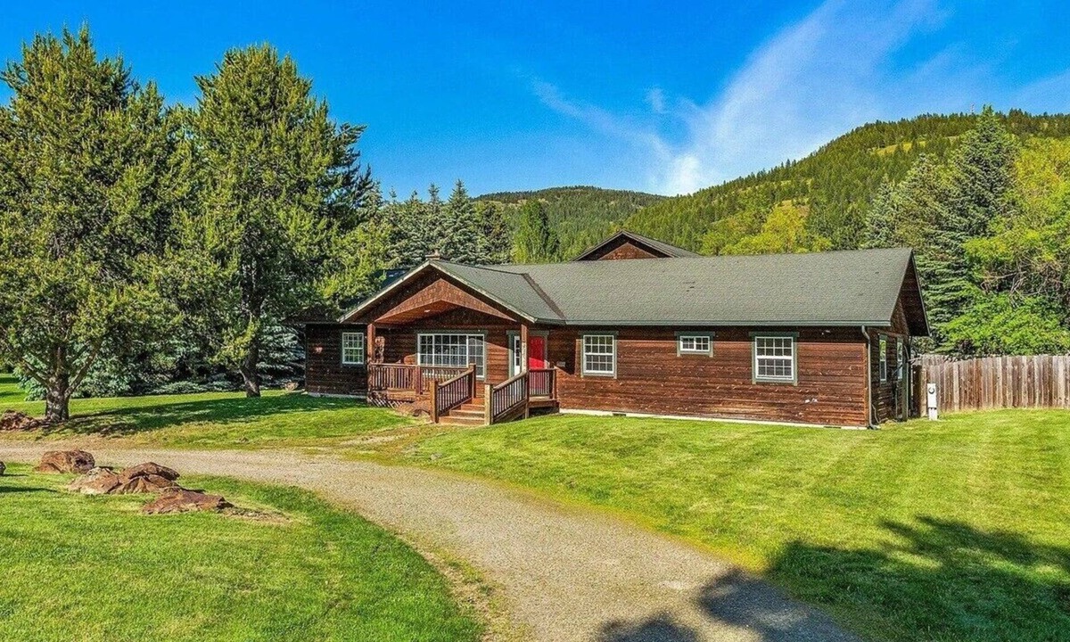 Comeback Bay Cabin | Sandpoint, Pend Oreille Fantastic Getaway with Launch privileges, BRING THE BOAT