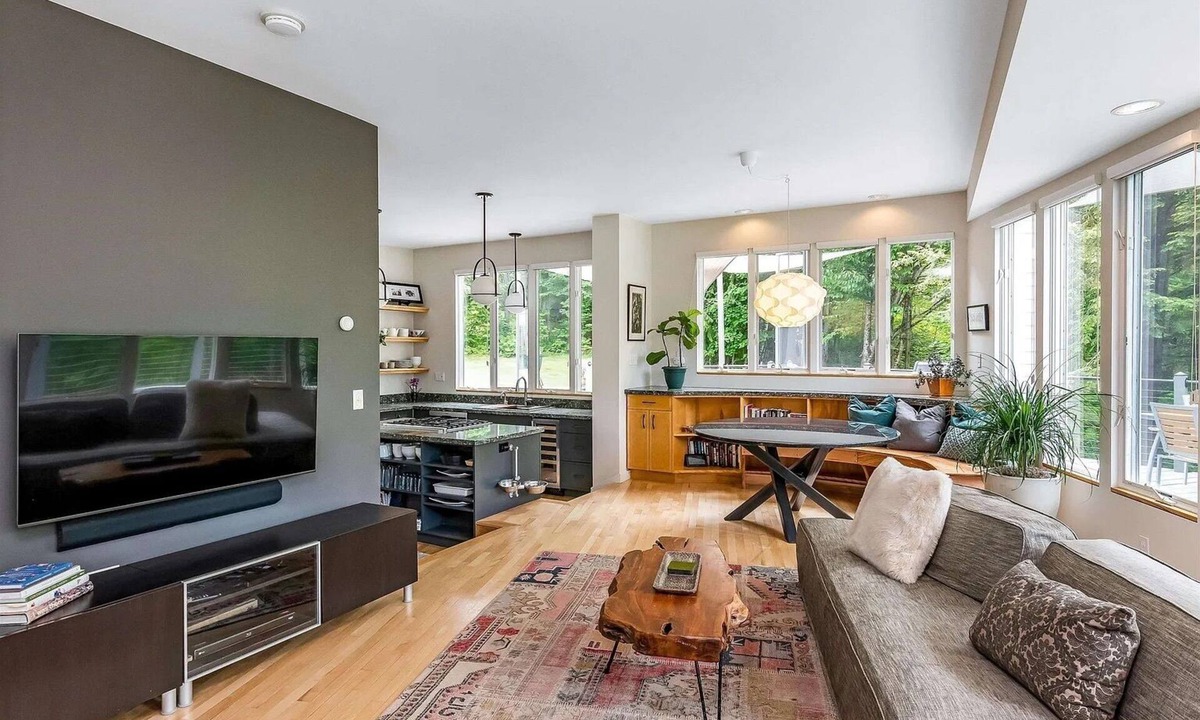 Stowe House | Sauna, open floorplan