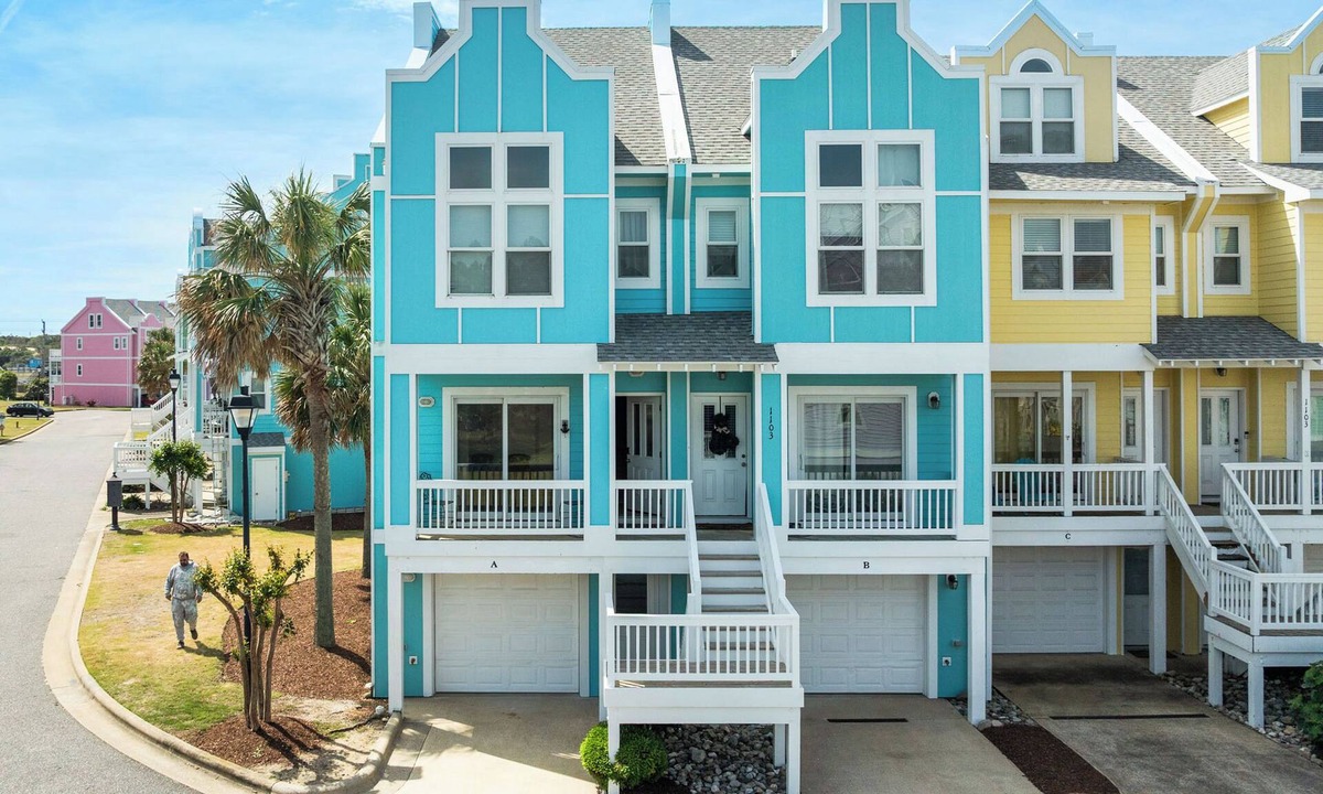 Bermuda Bay House | Shared Pool w/Lazy River | Dog-Friendly