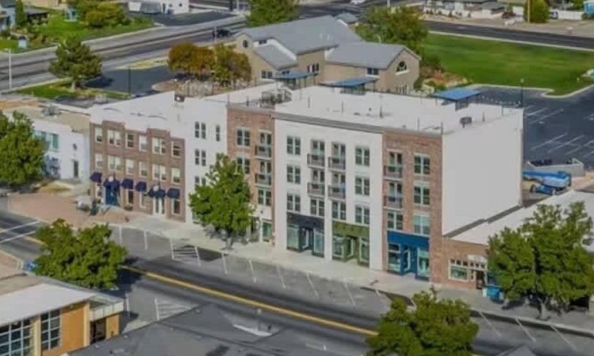 Pleasant Grove House | Signature Suite with Balcony Views - Waffles too!