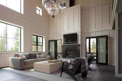 Lutsen Villa | Ski, Golf, Trails, Winery, Lake View, Lutsen, Grand Marias - Sleeps 8