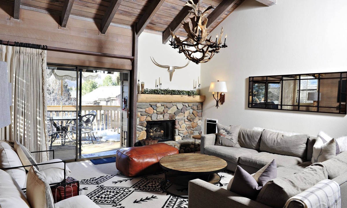 Elkhorn Condo | Spacious 2 Br Condo with Baldy Mountain views at base of Dollar, hot tub & pool