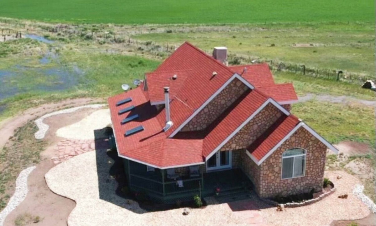 Alamosa House | Spacious 4-bedroom estate. Where luxury and convenience meets in Alamosa, Co.
