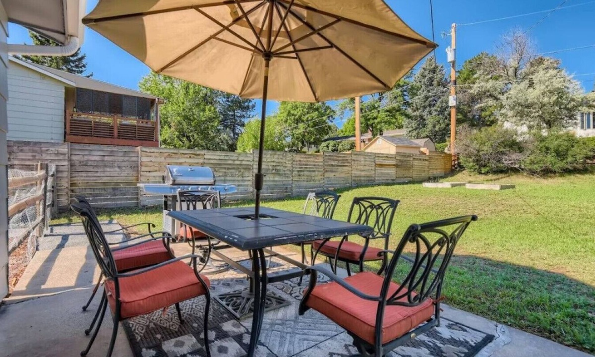 Castlewood House | Spacious 4BR Retreat Sleeps 10 Family-Friendly
