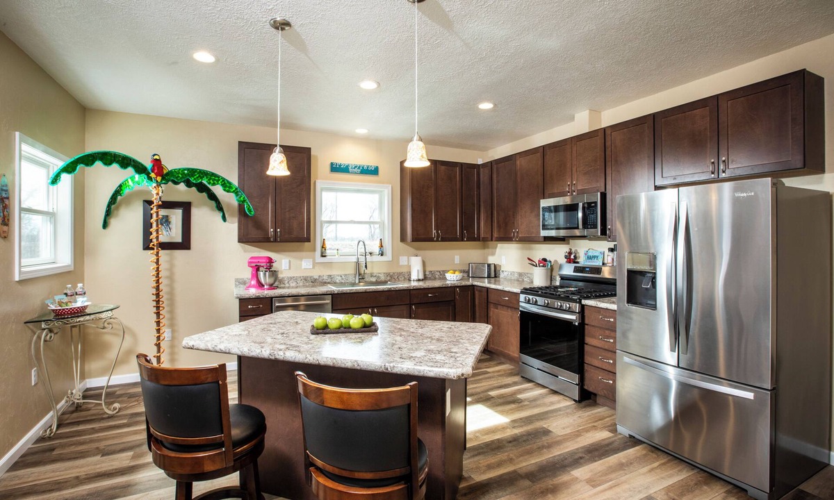 Vandalia House | Spacious and quiet 2 bedroom home at the End of the Road, near Hospital/Downtown