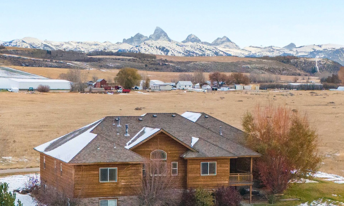 Felt House | Spacious, Exquisite Ranch House with Stunning Teton Views Close to Driggs