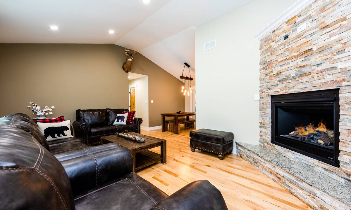 New Buffalo House | Spacious house with amazing back yard 10 min from the beach