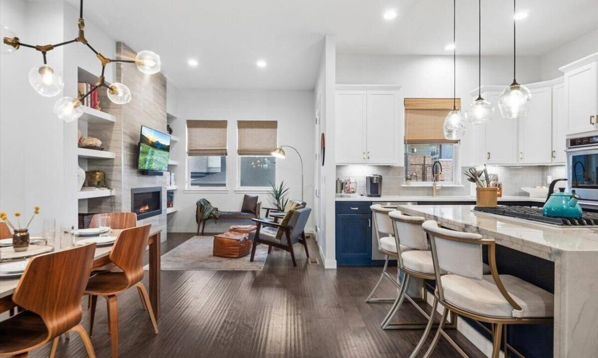 Hilltop Condo | Spacious Modern Home: 3 En-Suites by Tennis Courts