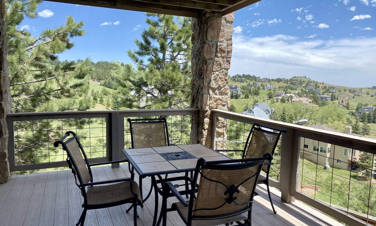 Golden Apartment | Spacious Mountain Apt with Views & Easy Access to Ski, Hike, & Red Rocks!