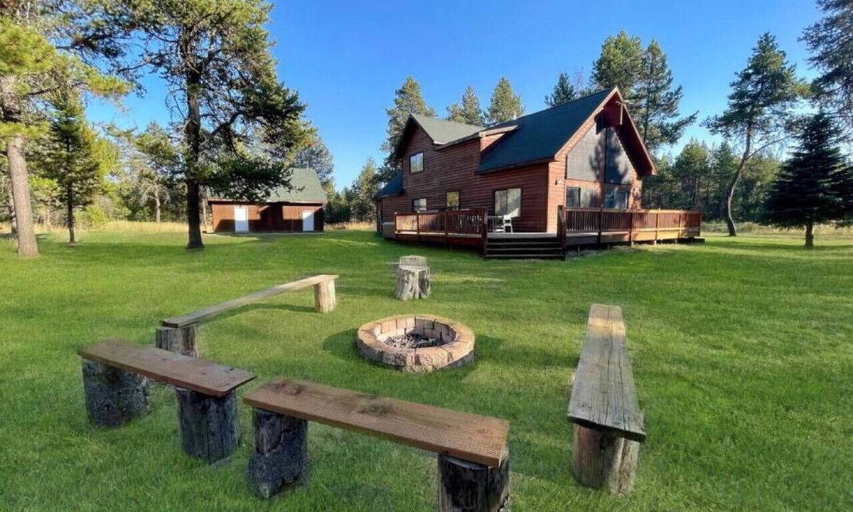Donnelly Cabin | Spacious Mountain Cabin w/Hot Tub & Bunkhouse