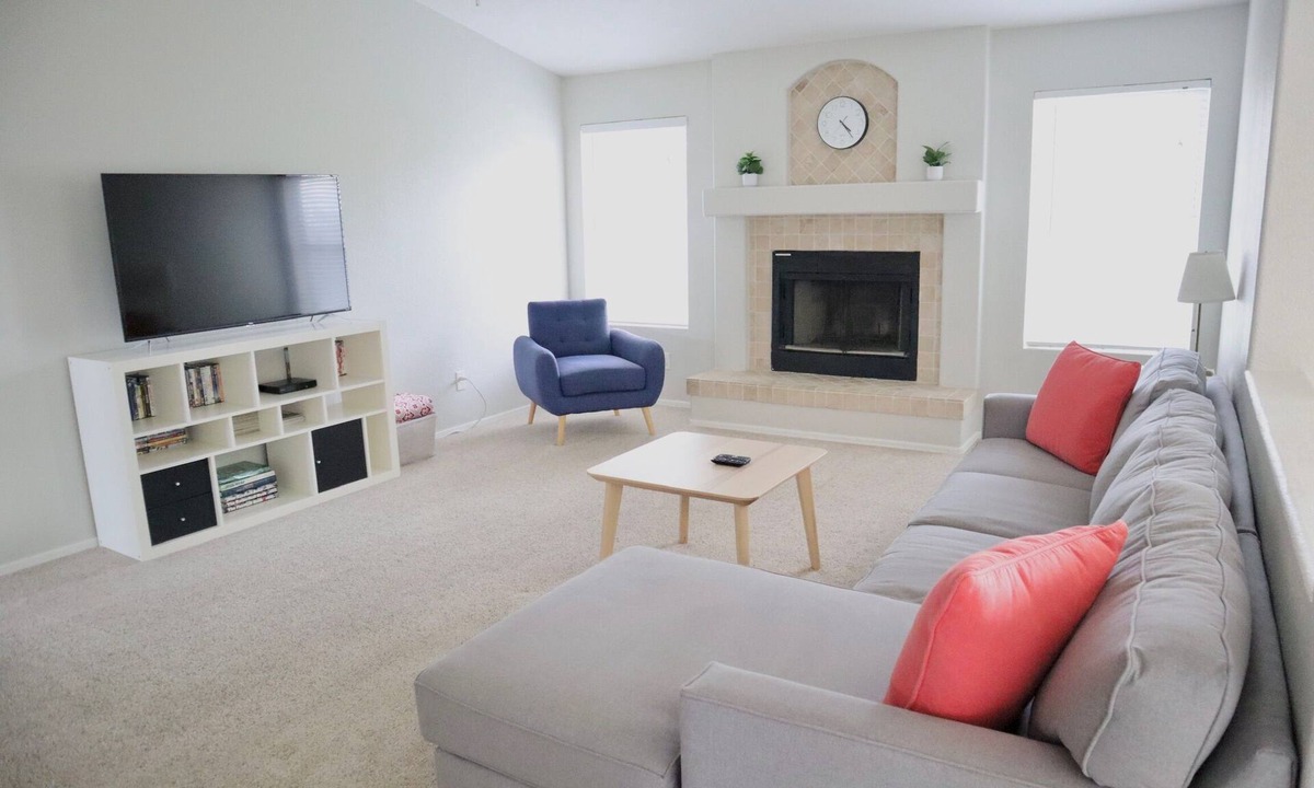 Homestead I HOA House | Spacious & Spotless Family Retreat -Single-Story Comfort – Close to Everything!